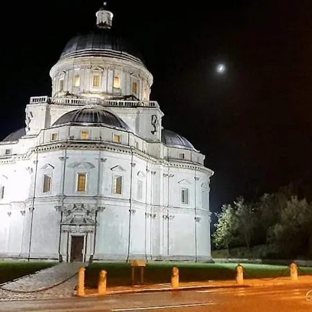 La Luna Nel Pozzo Todi